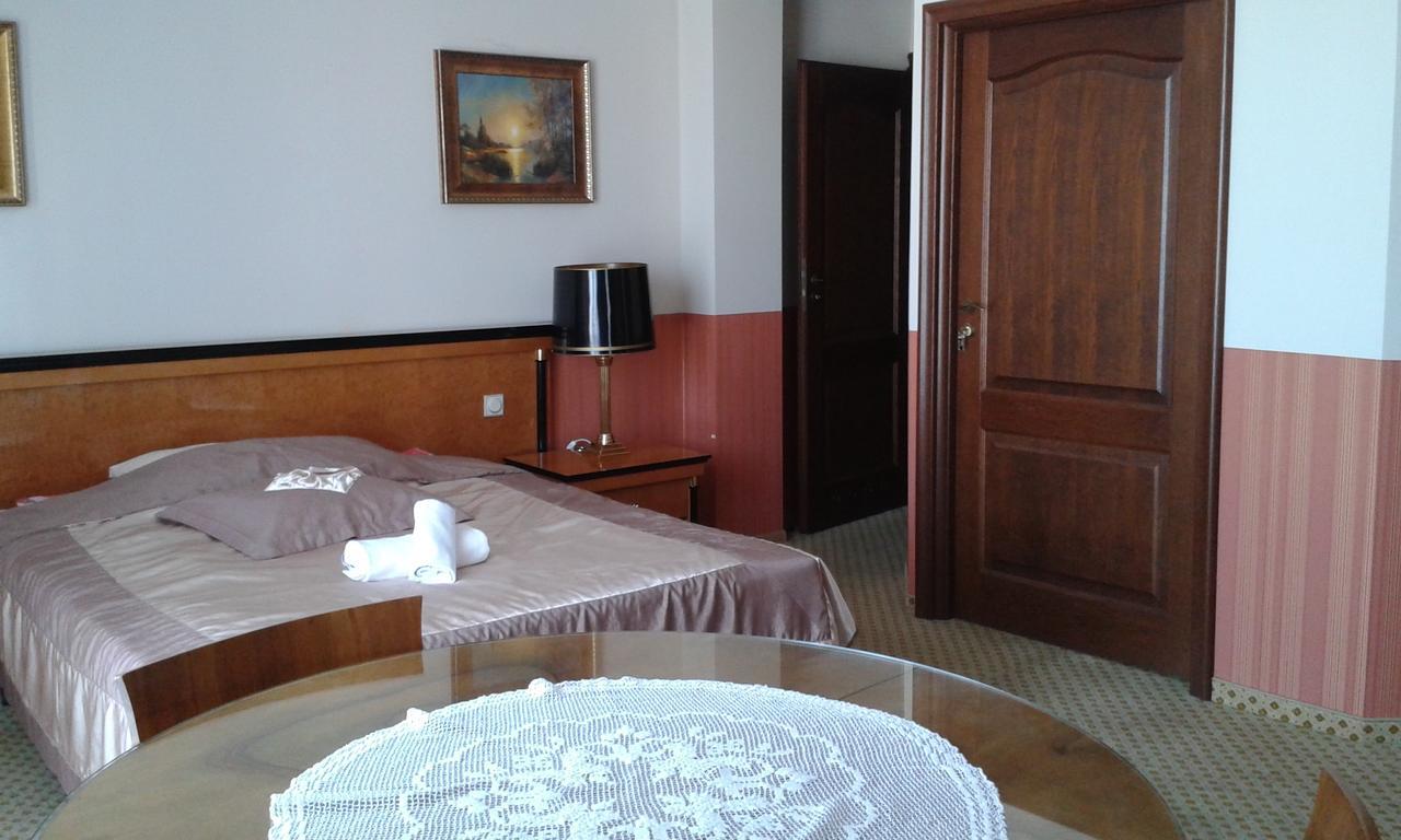 ויילאון Noclegi Helios & Hotelowa מראה חיצוני תמונה
